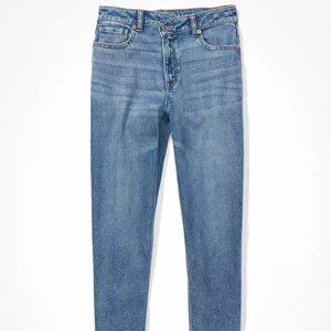 American Eagle Crossover Mom Jean. Short length size 20